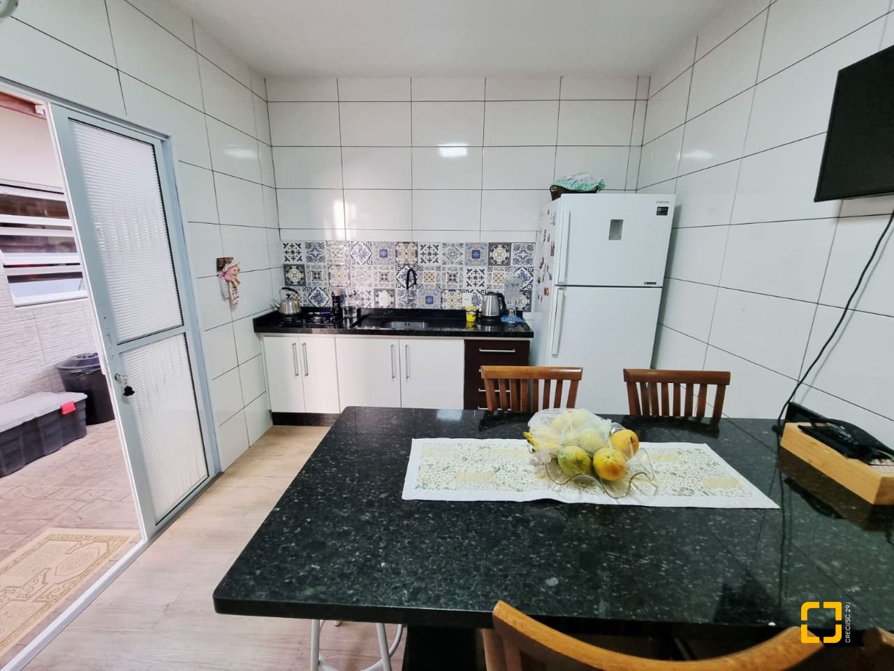 Casa com 142m², 4 quartos (sendo 1 suíte), 2 garagens, no bairro Balneário em Florianópolis
