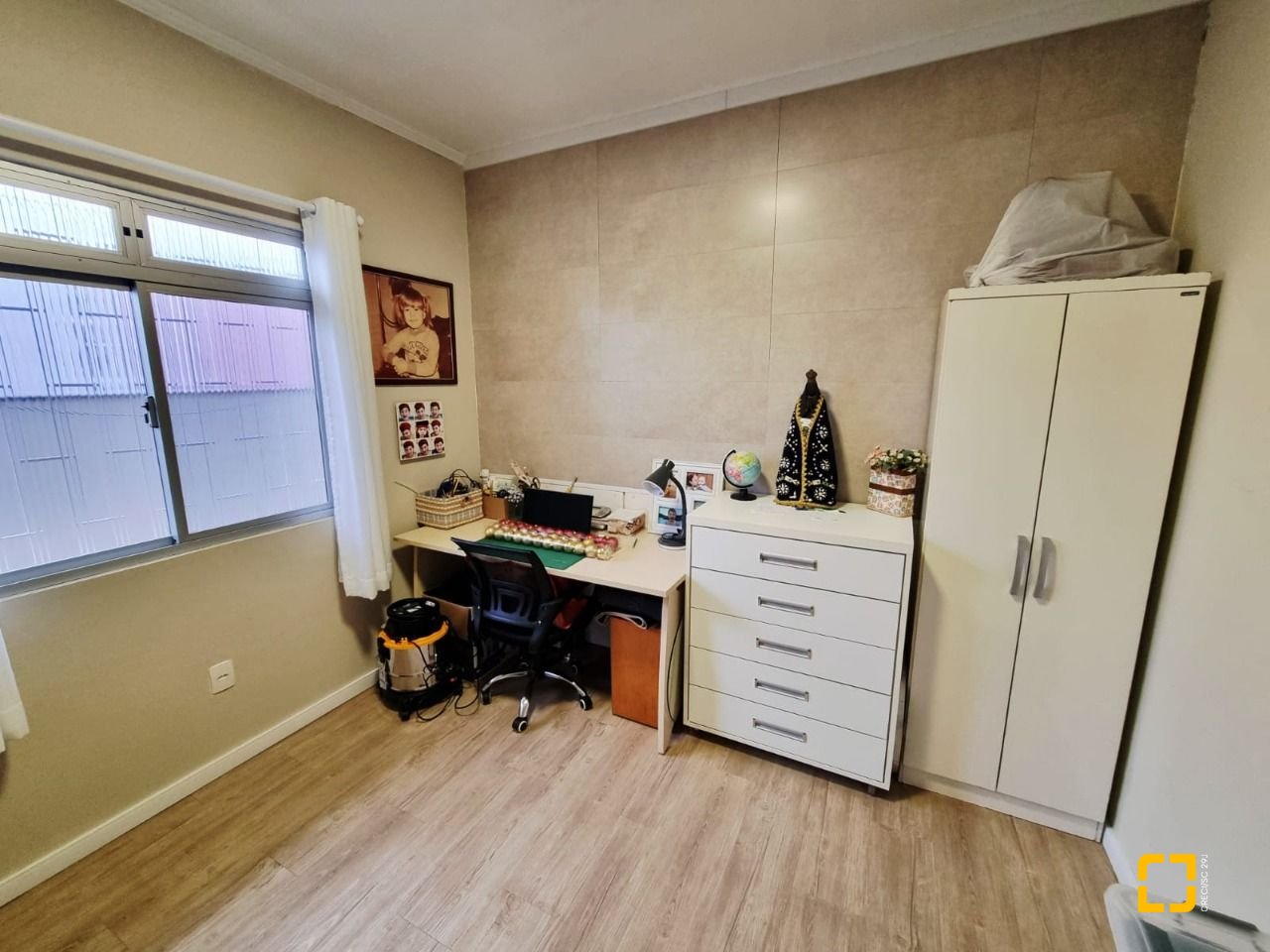 Casa com 142m², 4 quartos (sendo 1 suíte), 2 garagens, no bairro Balneário em Florianópolis