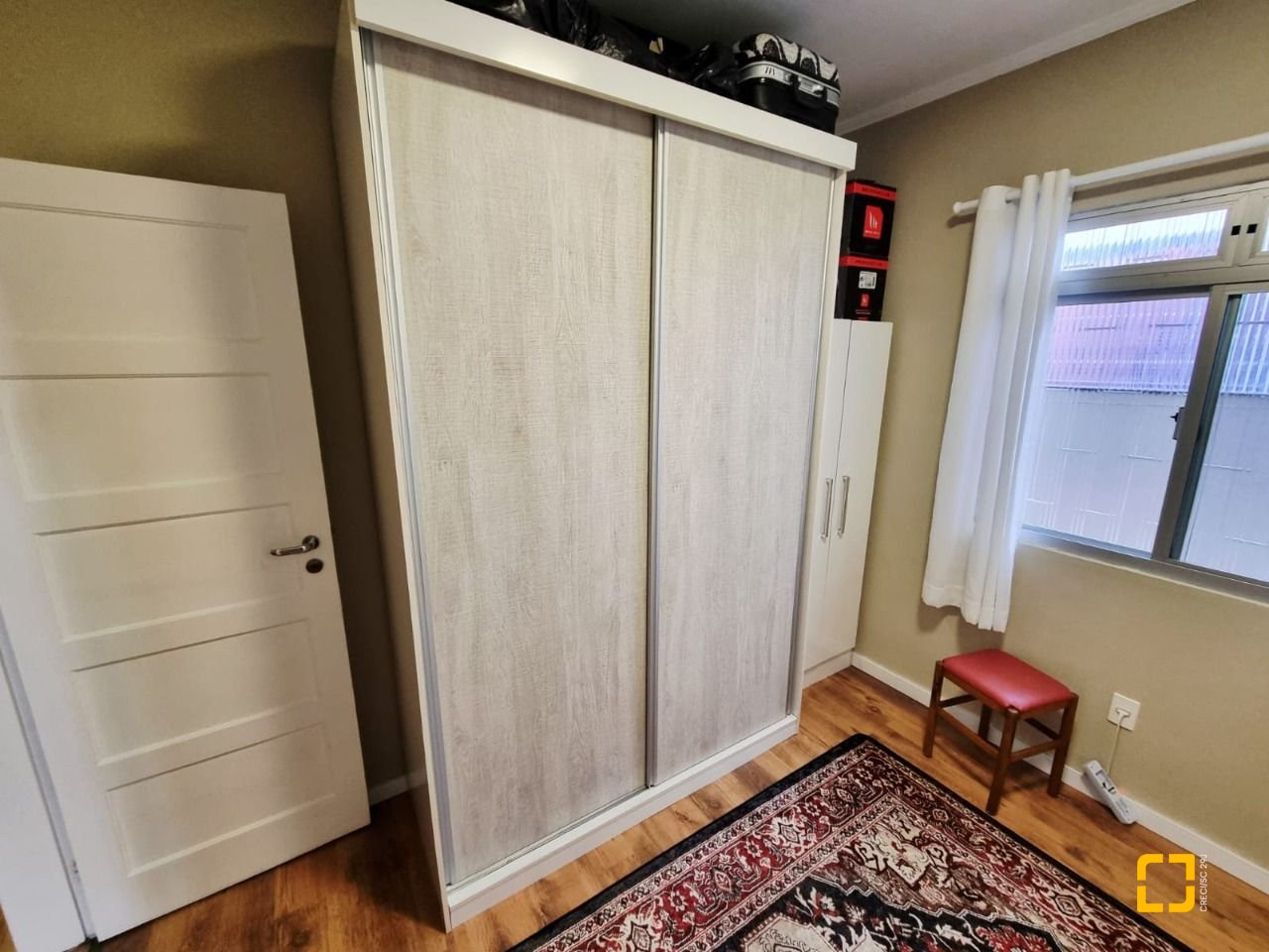 Casa com 142m², 4 quartos (sendo 1 suíte), 2 garagens, no bairro Balneário em Florianópolis
