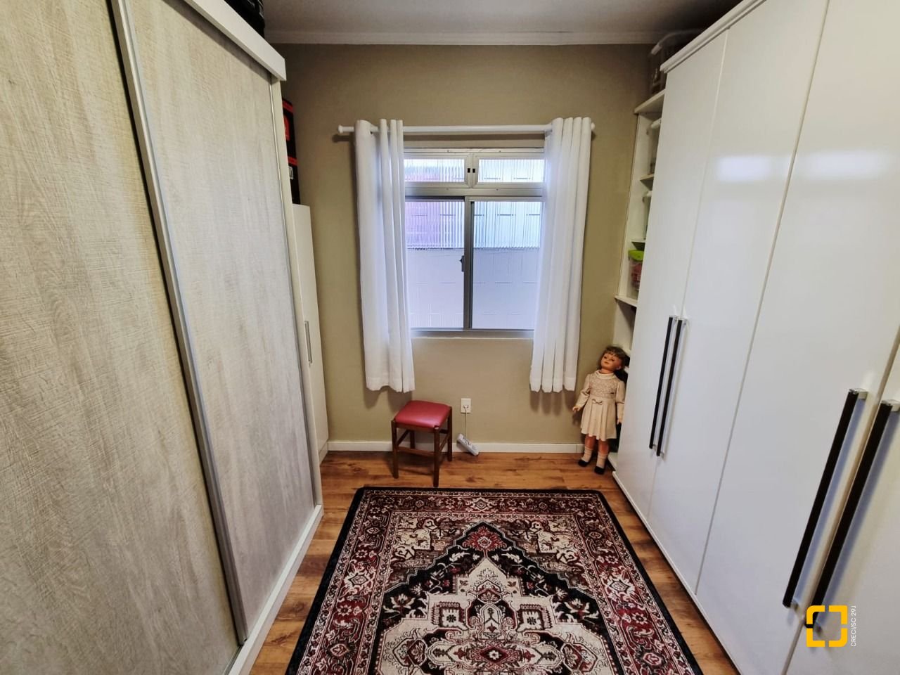 Casa com 142m², 4 quartos (sendo 1 suíte), 2 garagens, no bairro Balneário em Florianópolis