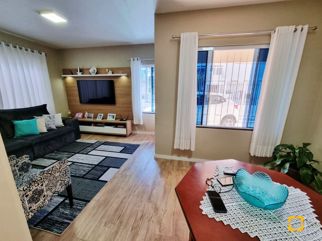 Casa com 142m², 4 quartos (sendo 1 suíte), 2 garagens, no bairro Balneário em Florianópolis
