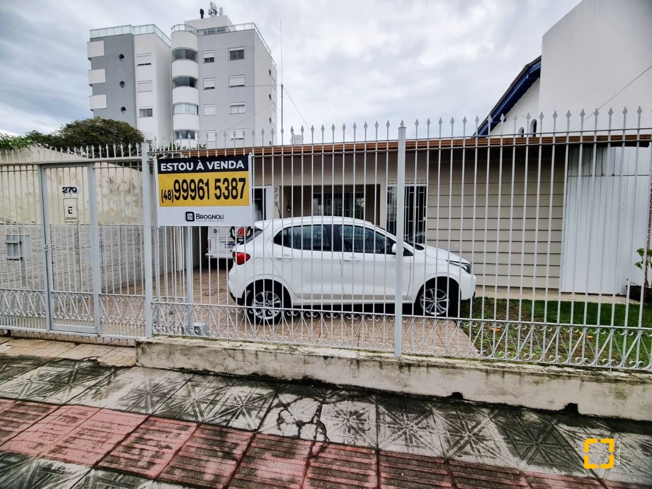 Casa com 142m², 4 quartos (sendo 1 suíte), 2 garagens, no bairro Balneário em Florianópolis