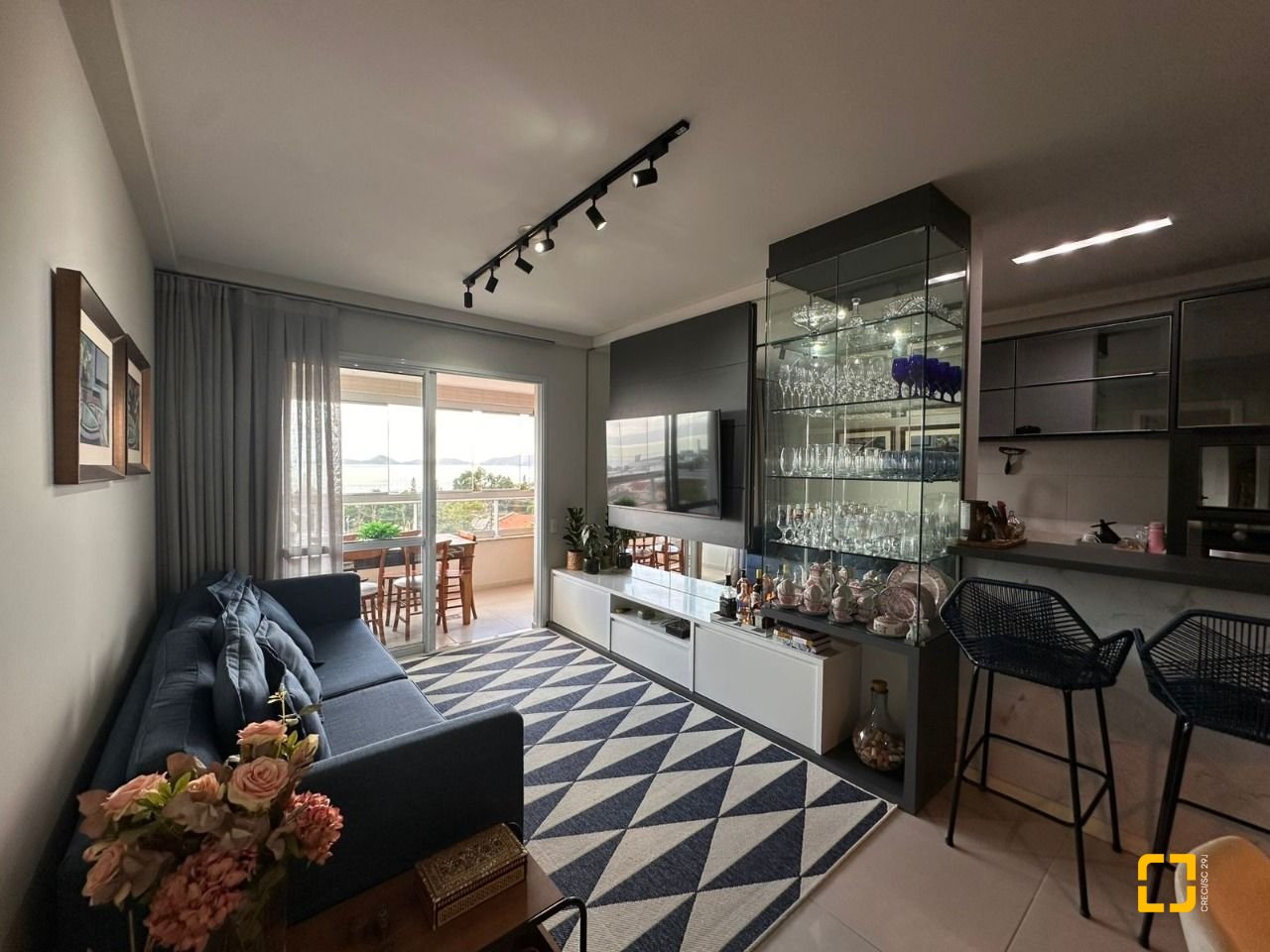 Apartamento com 94m², 4 quartos (sendo 1 suíte), 2 garagens, no bairro Jardim Atlântico em Florianópolis