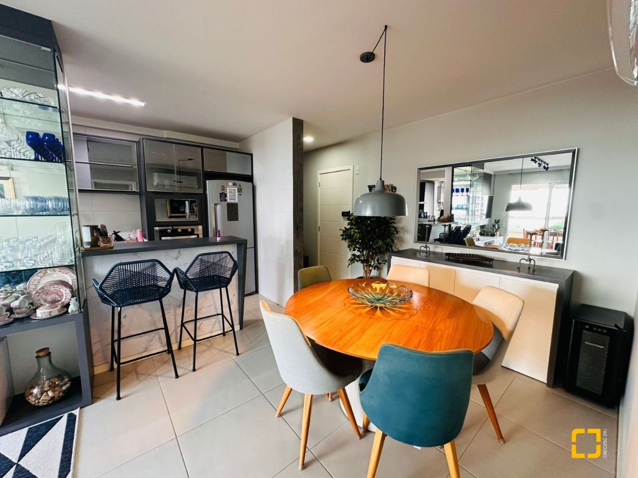 Apartamento com 94m², 4 quartos (sendo 1 suíte), 2 garagens, no bairro Jardim Atlântico em Florianópolis