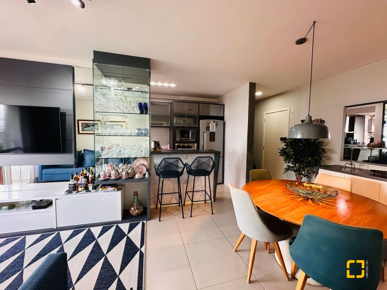 Apartamento com 94m², 4 quartos (sendo 1 suíte), 2 garagens, no bairro Jardim Atlântico em Florianópolis