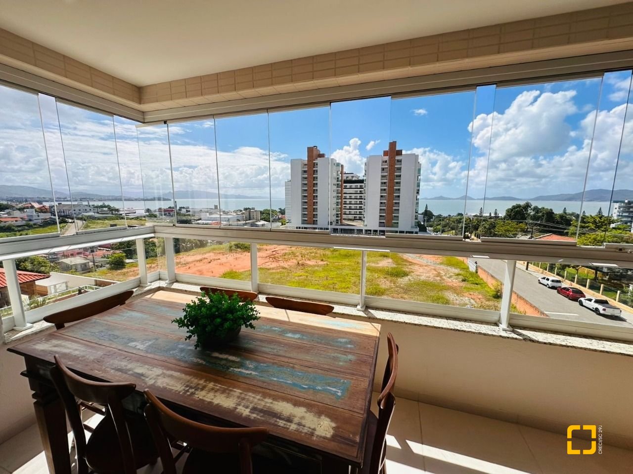 Apartamento com 94m², 4 quartos (sendo 1 suíte), 2 garagens, no bairro Jardim Atlântico em Florianópolis