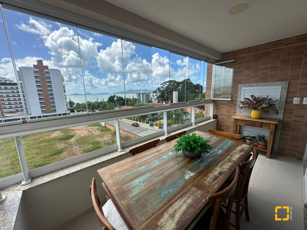 Apartamento com 94m², 4 quartos (sendo 1 suíte), 2 garagens, no bairro Jardim Atlântico em Florianópolis