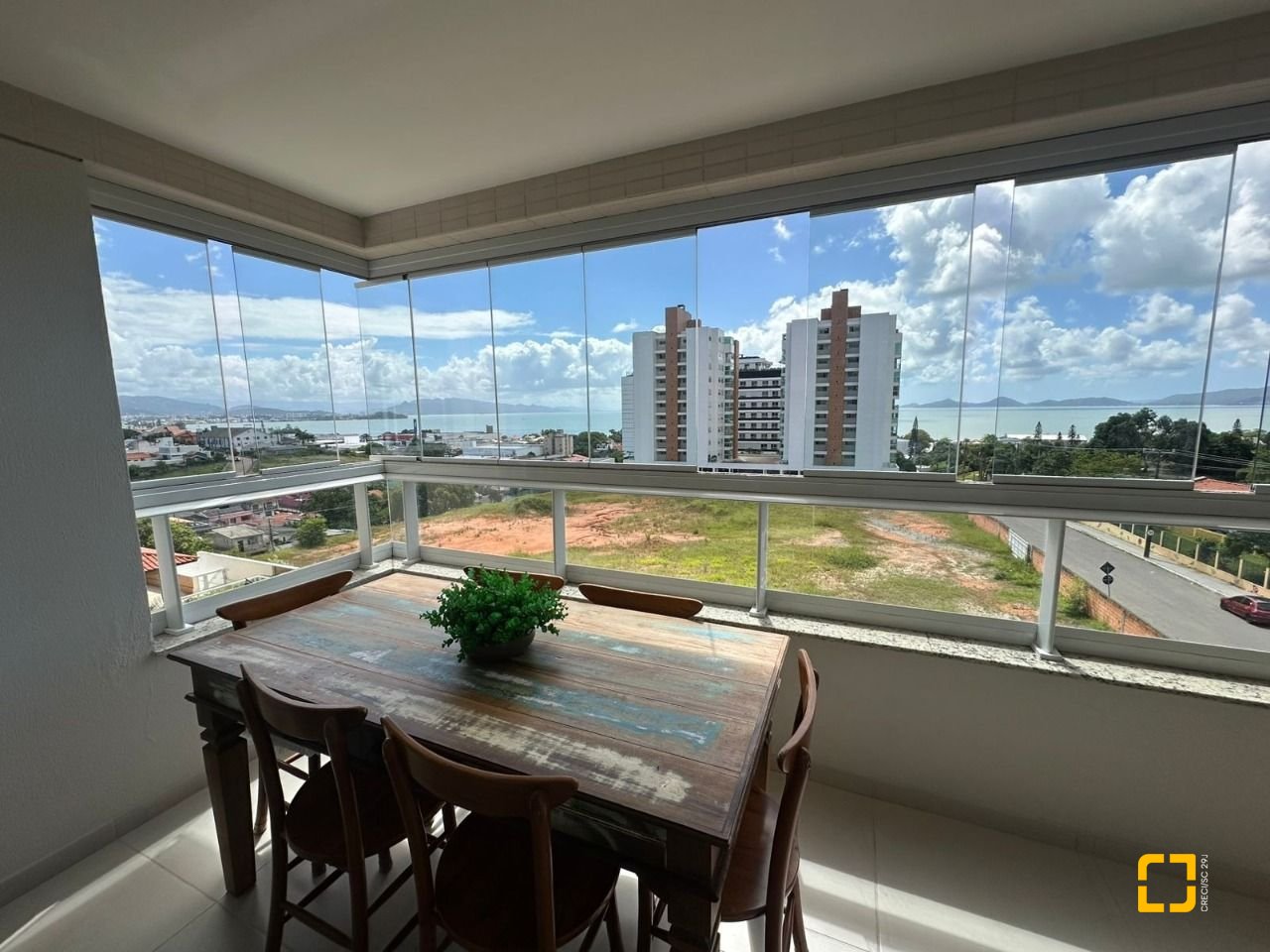 Apartamento com 94m², 4 quartos (sendo 1 suíte), 2 garagens, no bairro Jardim Atlântico em Florianópolis