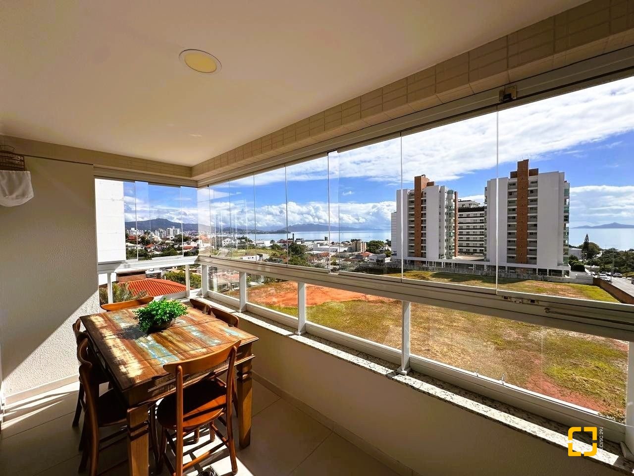 Apartamento com 94m², 4 quartos (sendo 1 suíte), 2 garagens, no bairro Jardim Atlântico em Florianópolis