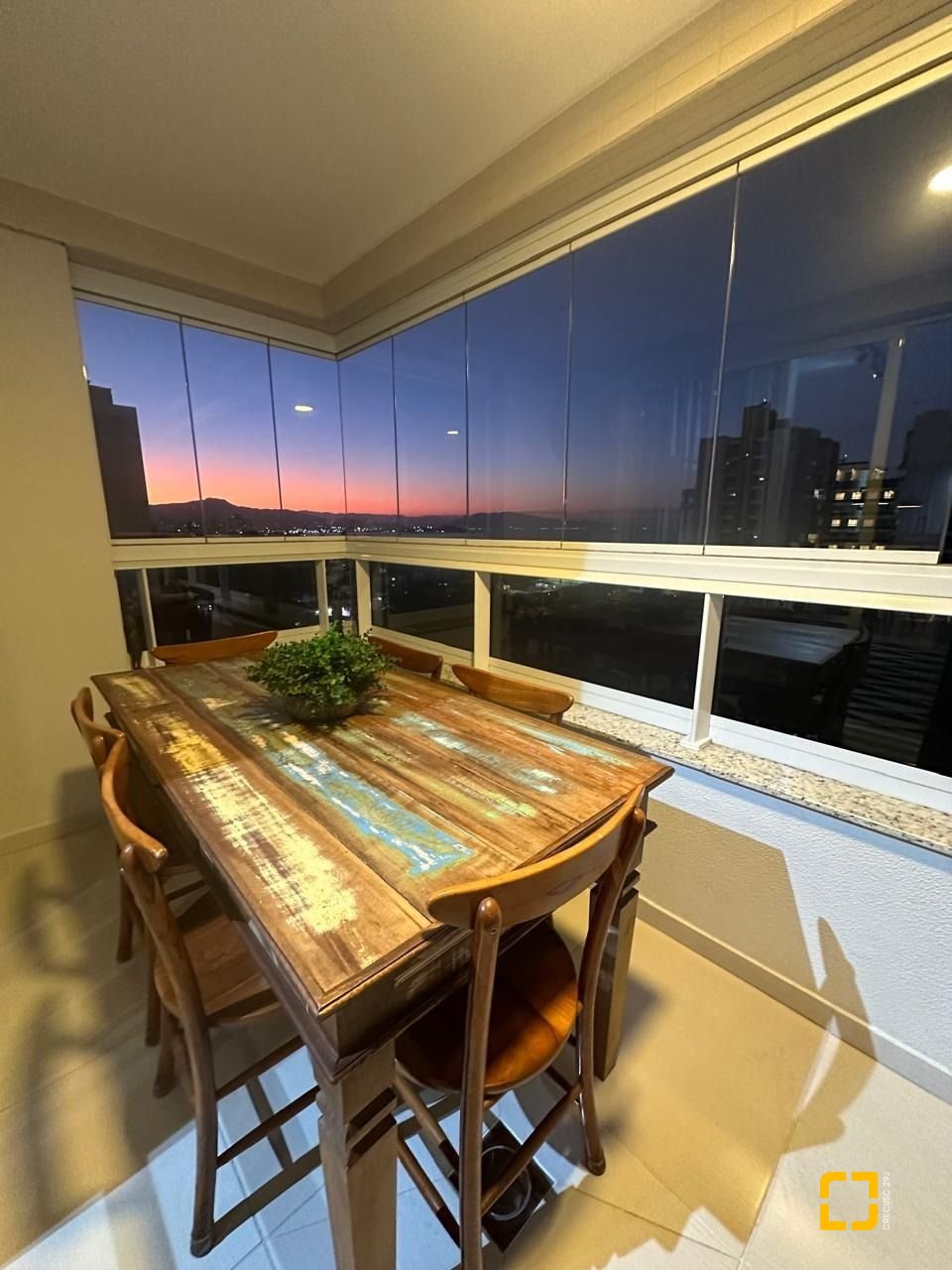 Apartamento com 94m², 4 quartos (sendo 1 suíte), 2 garagens, no bairro Jardim Atlântico em Florianópolis