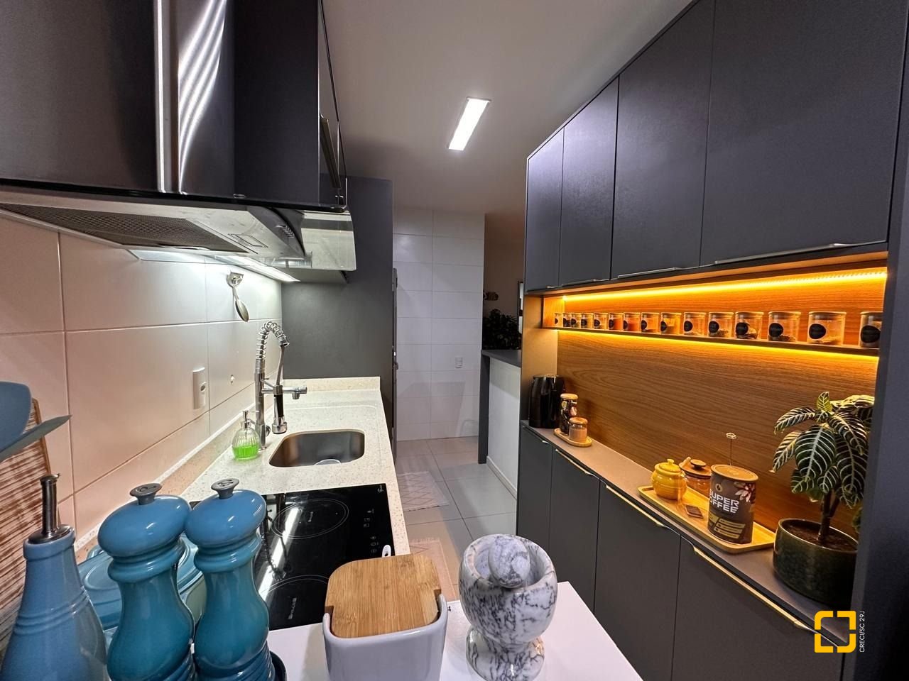 Apartamento com 94m², 4 quartos (sendo 1 suíte), 2 garagens, no bairro Jardim Atlântico em Florianópolis