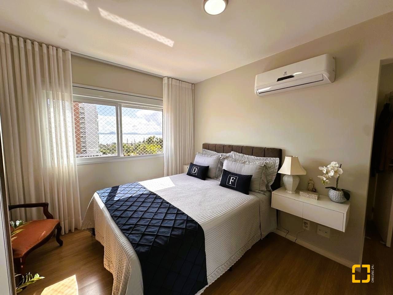 Apartamento com 94m², 4 quartos (sendo 1 suíte), 2 garagens, no bairro Jardim Atlântico em Florianópolis