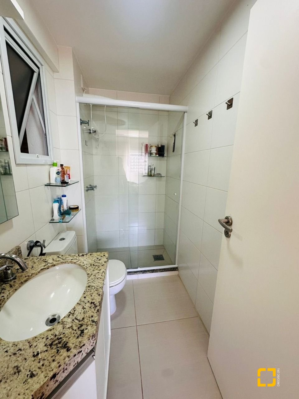 Apartamento com 94m², 4 quartos (sendo 1 suíte), 2 garagens, no bairro Jardim Atlântico em Florianópolis