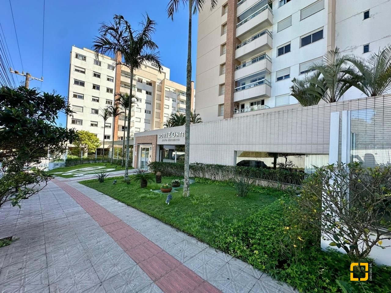 Apartamento com 94m², 4 quartos (sendo 1 suíte), 2 garagens, no bairro Jardim Atlântico em Florianópolis