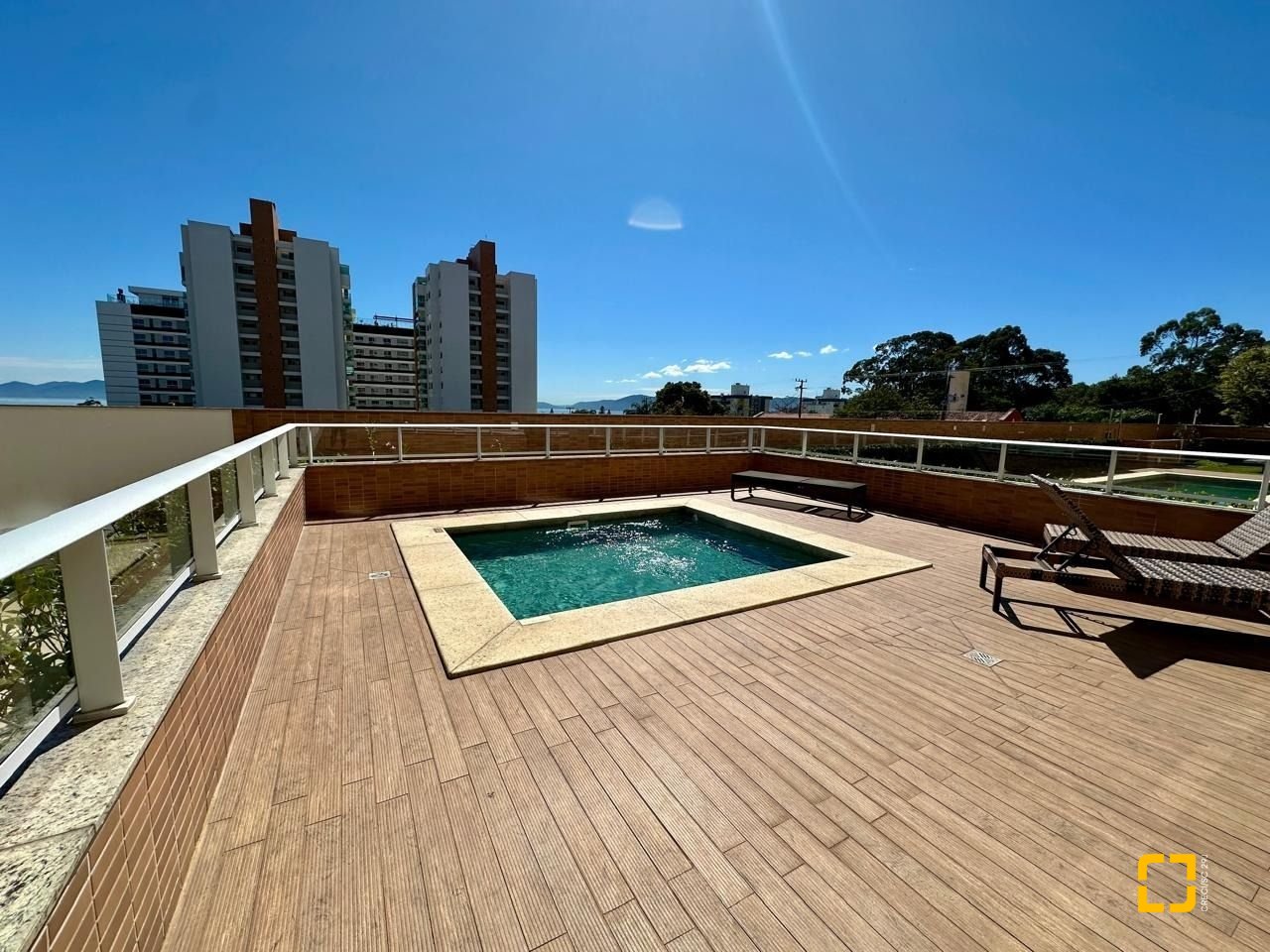 Apartamento com 94m², 4 quartos (sendo 1 suíte), 2 garagens, no bairro Jardim Atlântico em Florianópolis