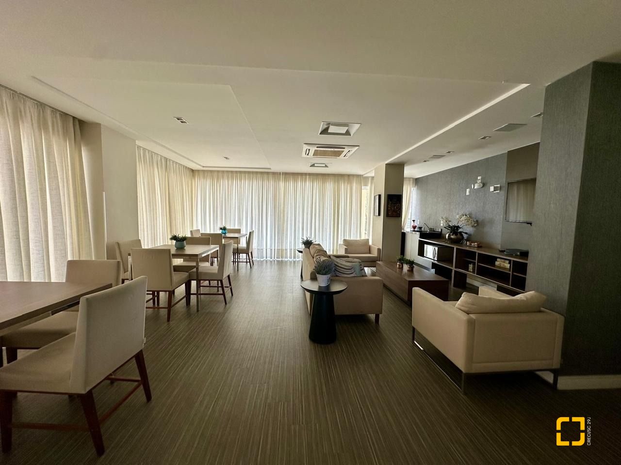 Apartamento com 94m², 4 quartos (sendo 1 suíte), 2 garagens, no bairro Jardim Atlântico em Florianópolis