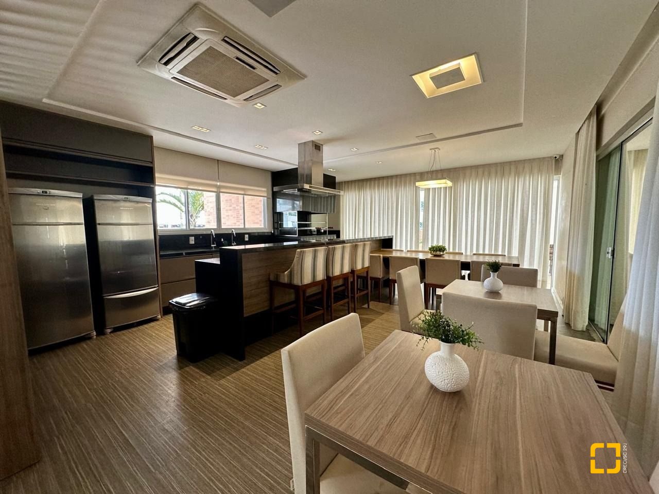 Apartamento com 94m², 4 quartos (sendo 1 suíte), 2 garagens, no bairro Jardim Atlântico em Florianópolis