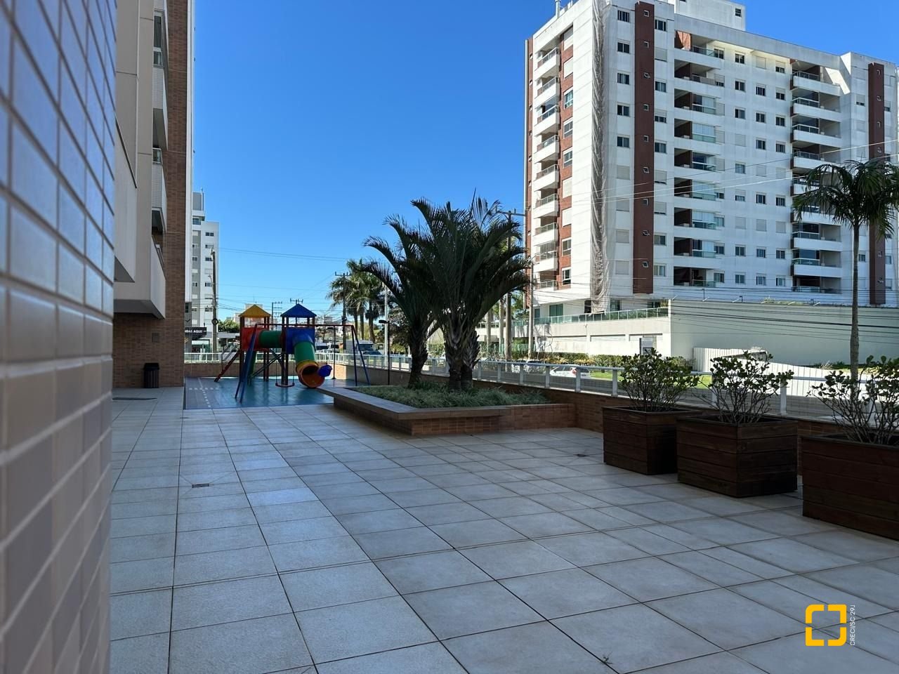 Apartamento com 94m², 4 quartos (sendo 1 suíte), 2 garagens, no bairro Jardim Atlântico em Florianópolis