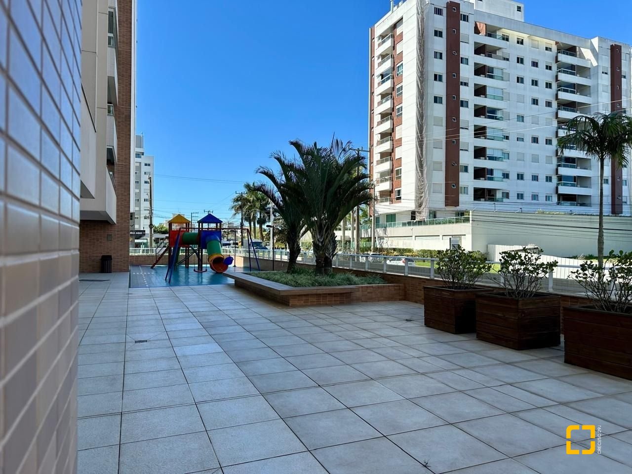 Apartamento com 94m², 4 quartos (sendo 1 suíte), 2 garagens, no bairro Jardim Atlântico em Florianópolis