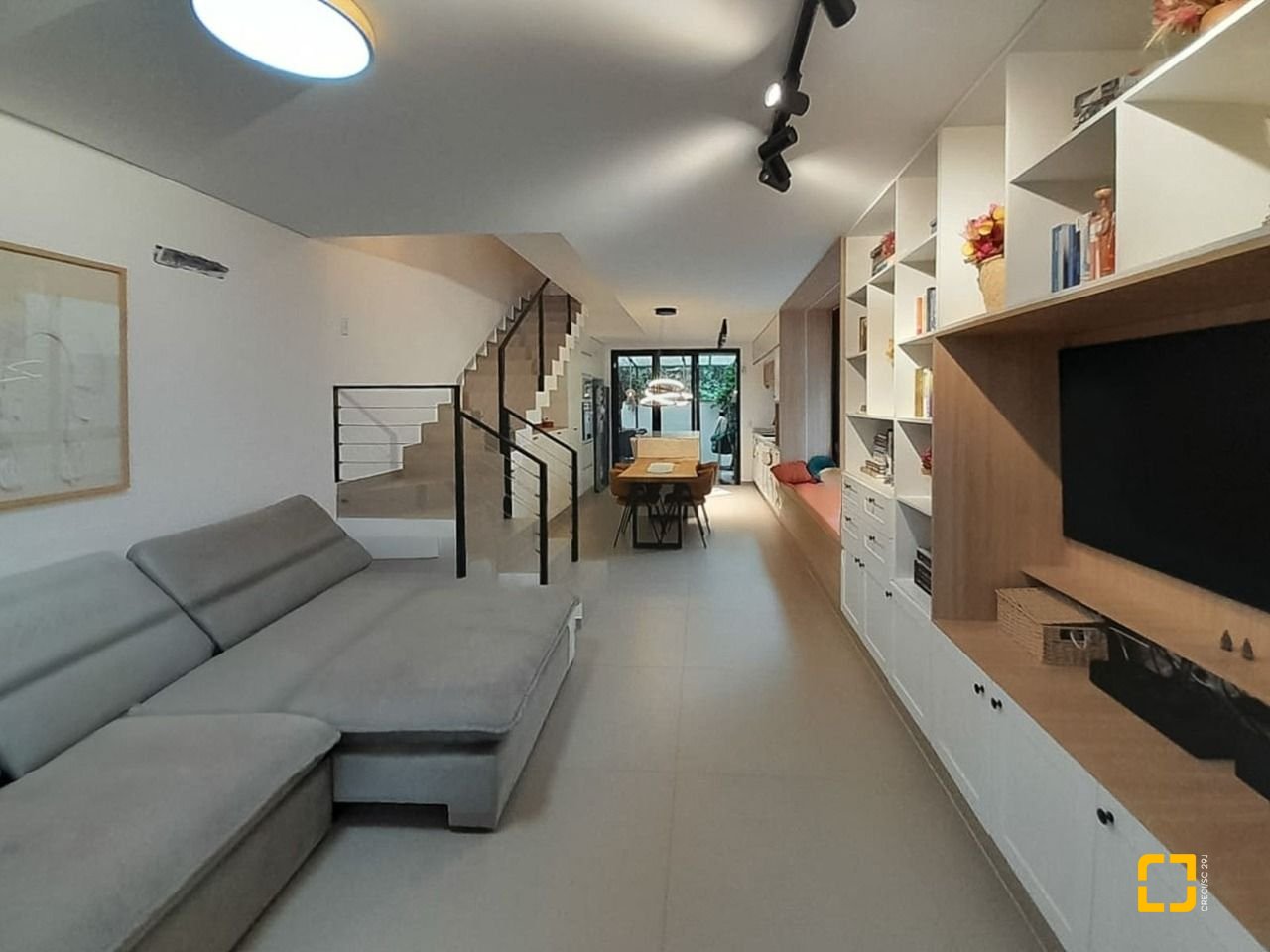 Casa com 123m², 4 quartos (sendo 1 suíte), 2 garagens, no bairro Campeche em Florianópolis