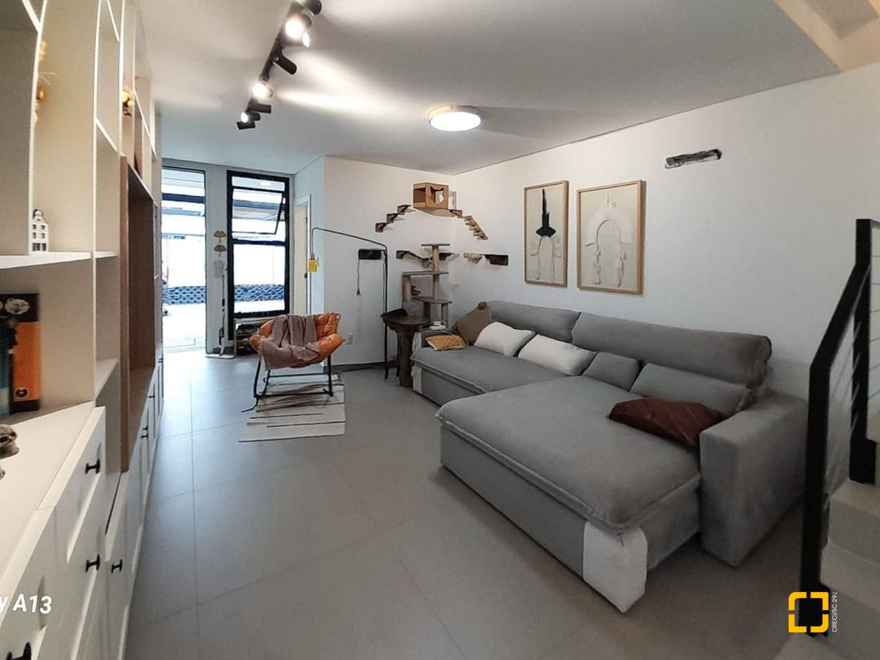Casa com 123m², 4 quartos (sendo 1 suíte), 2 garagens, no bairro Campeche em Florianópolis