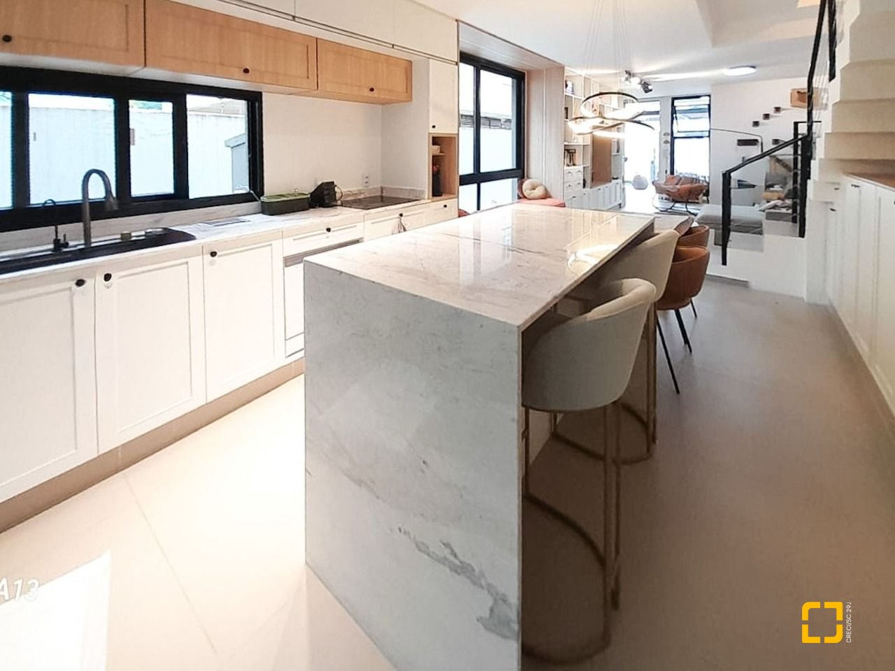 Casa com 123m², 4 quartos (sendo 1 suíte), 2 garagens, no bairro Campeche em Florianópolis