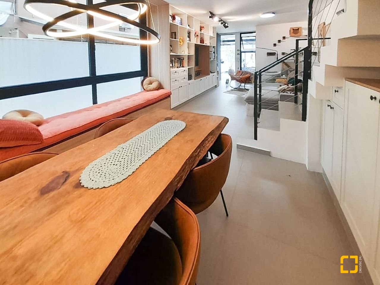 Casa com 123m², 4 quartos (sendo 1 suíte), 2 garagens, no bairro Campeche em Florianópolis