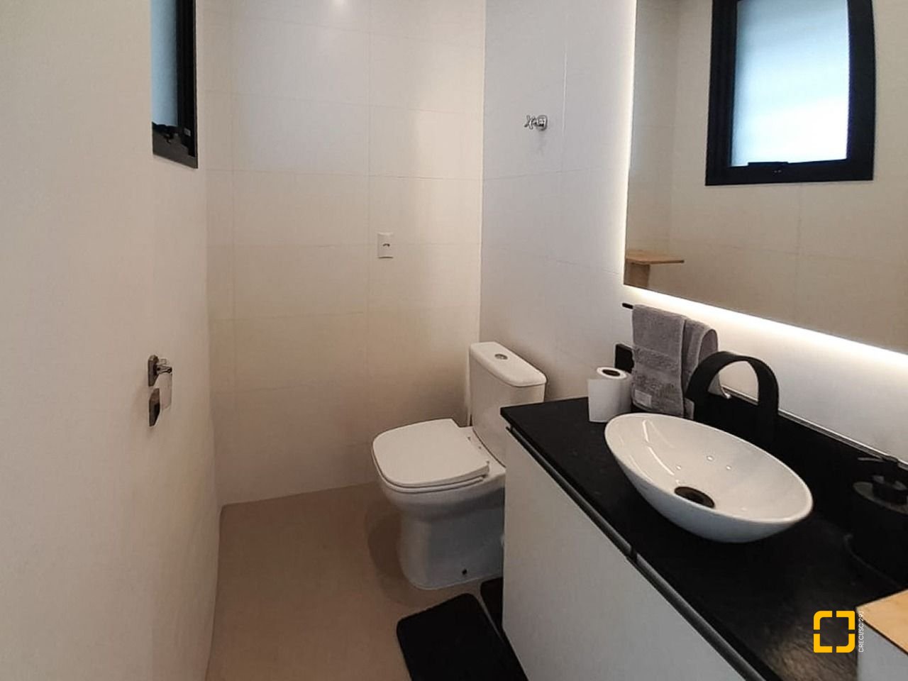 Casa com 123m², 4 quartos (sendo 1 suíte), 2 garagens, no bairro Campeche em Florianópolis