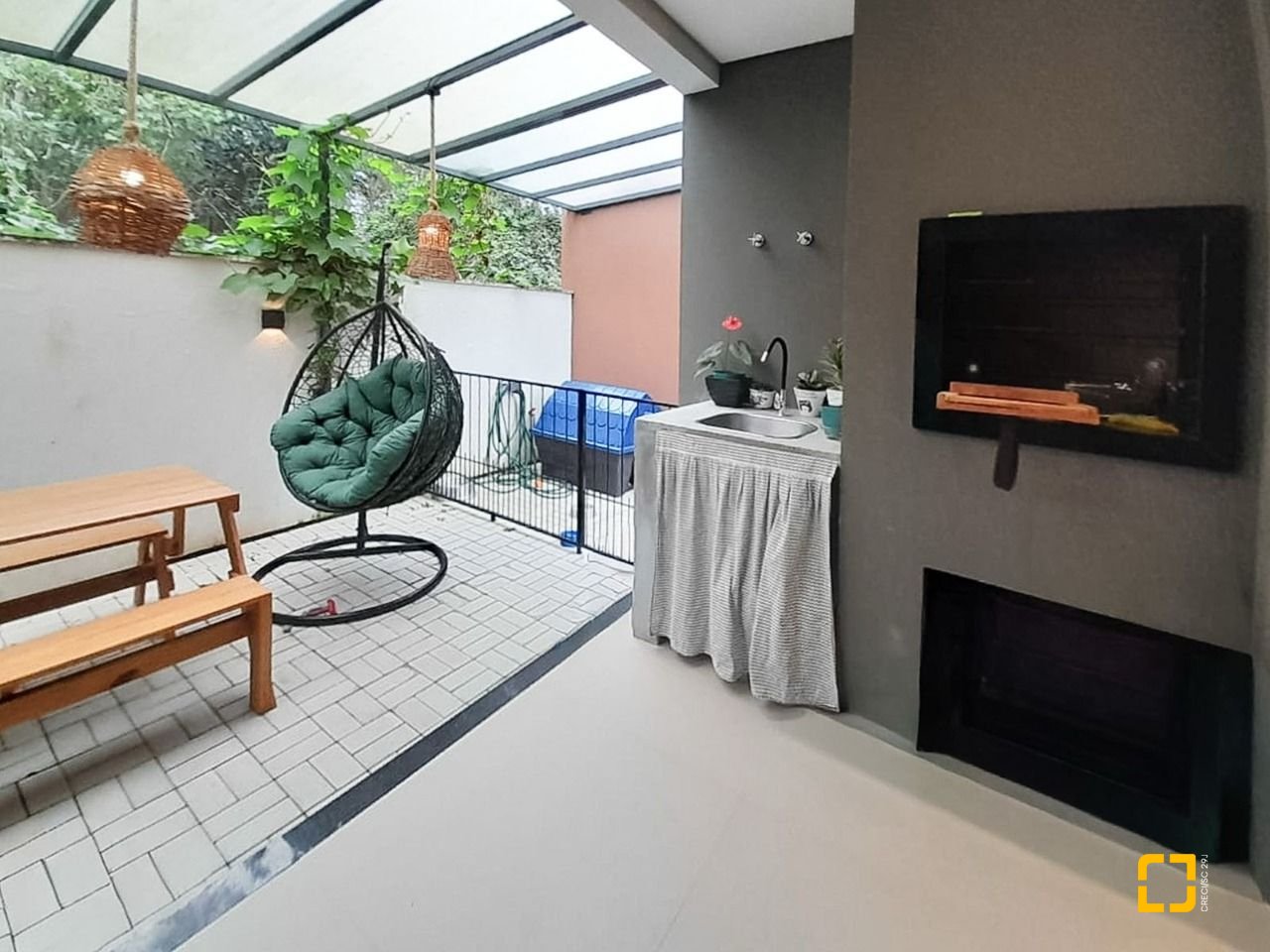 Casa com 123m², 4 quartos (sendo 1 suíte), 2 garagens, no bairro Campeche em Florianópolis