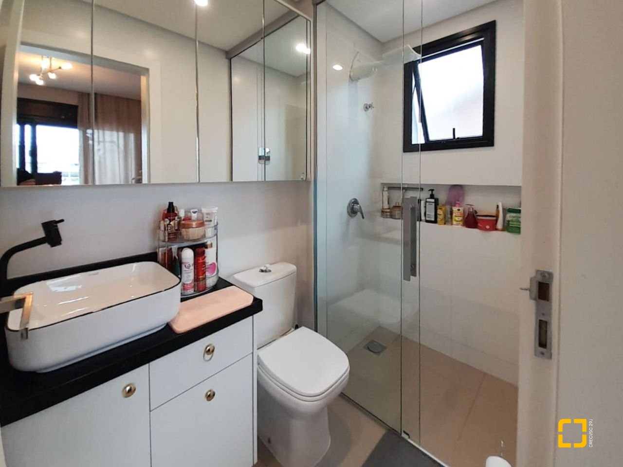 Casa com 123m², 4 quartos (sendo 1 suíte), 2 garagens, no bairro Campeche em Florianópolis