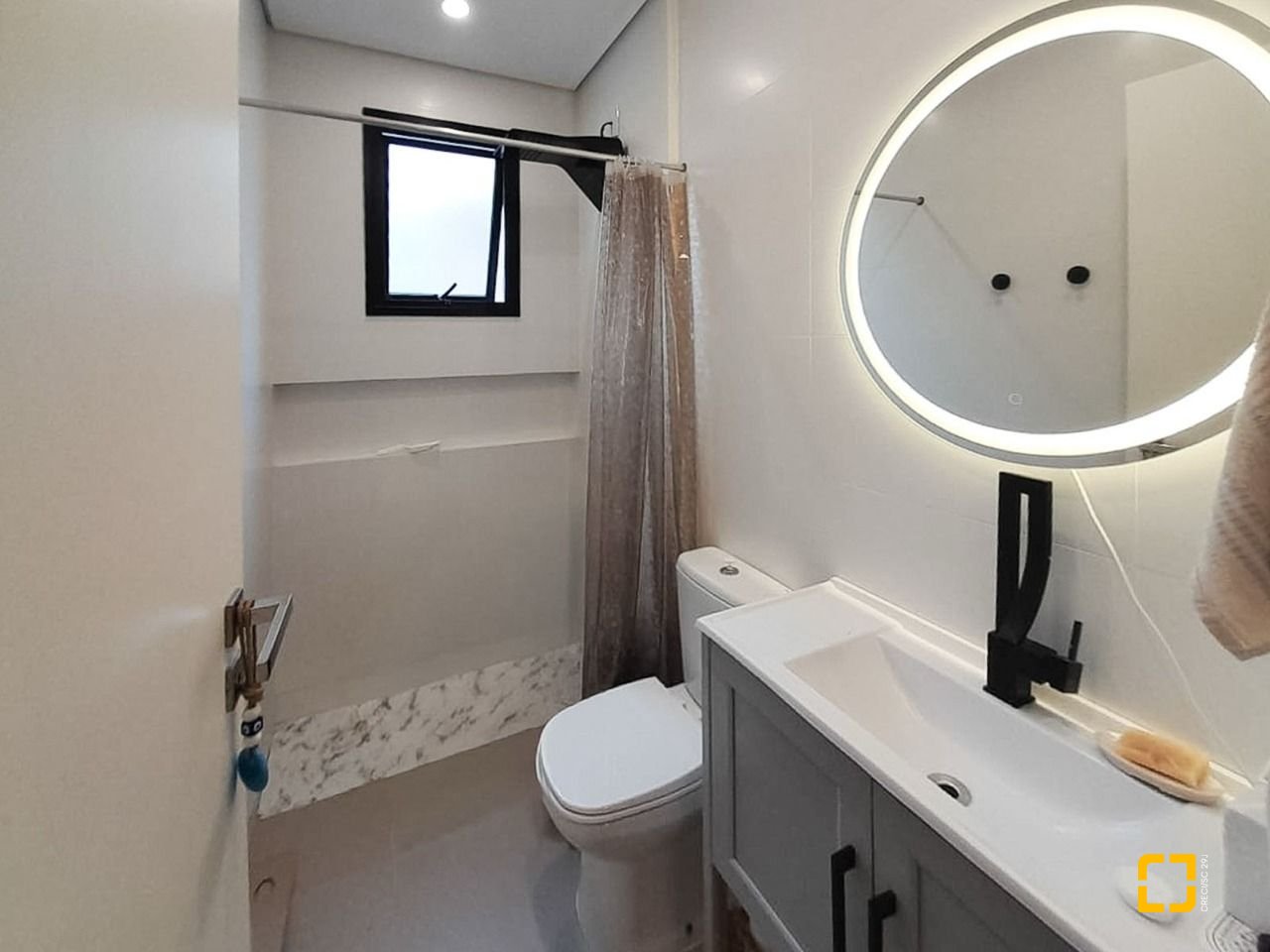 Casa com 123m², 4 quartos (sendo 1 suíte), 2 garagens, no bairro Campeche em Florianópolis