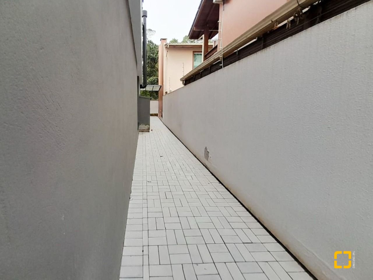 Casa com 123m², 4 quartos (sendo 1 suíte), 2 garagens, no bairro Campeche em Florianópolis