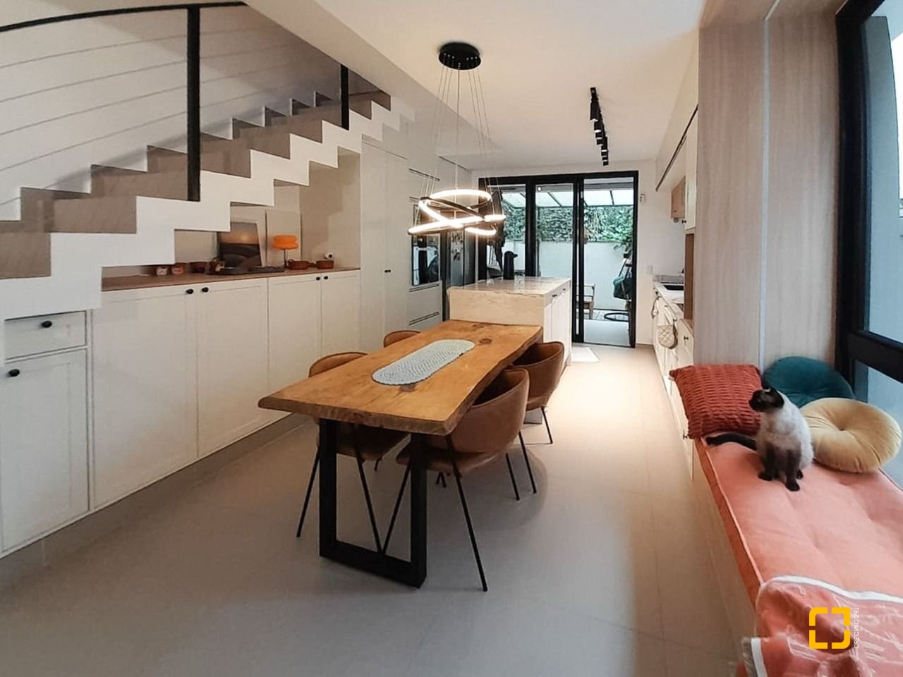 Casa com 123m², 4 quartos (sendo 1 suíte), 2 garagens, no bairro Campeche em Florianópolis