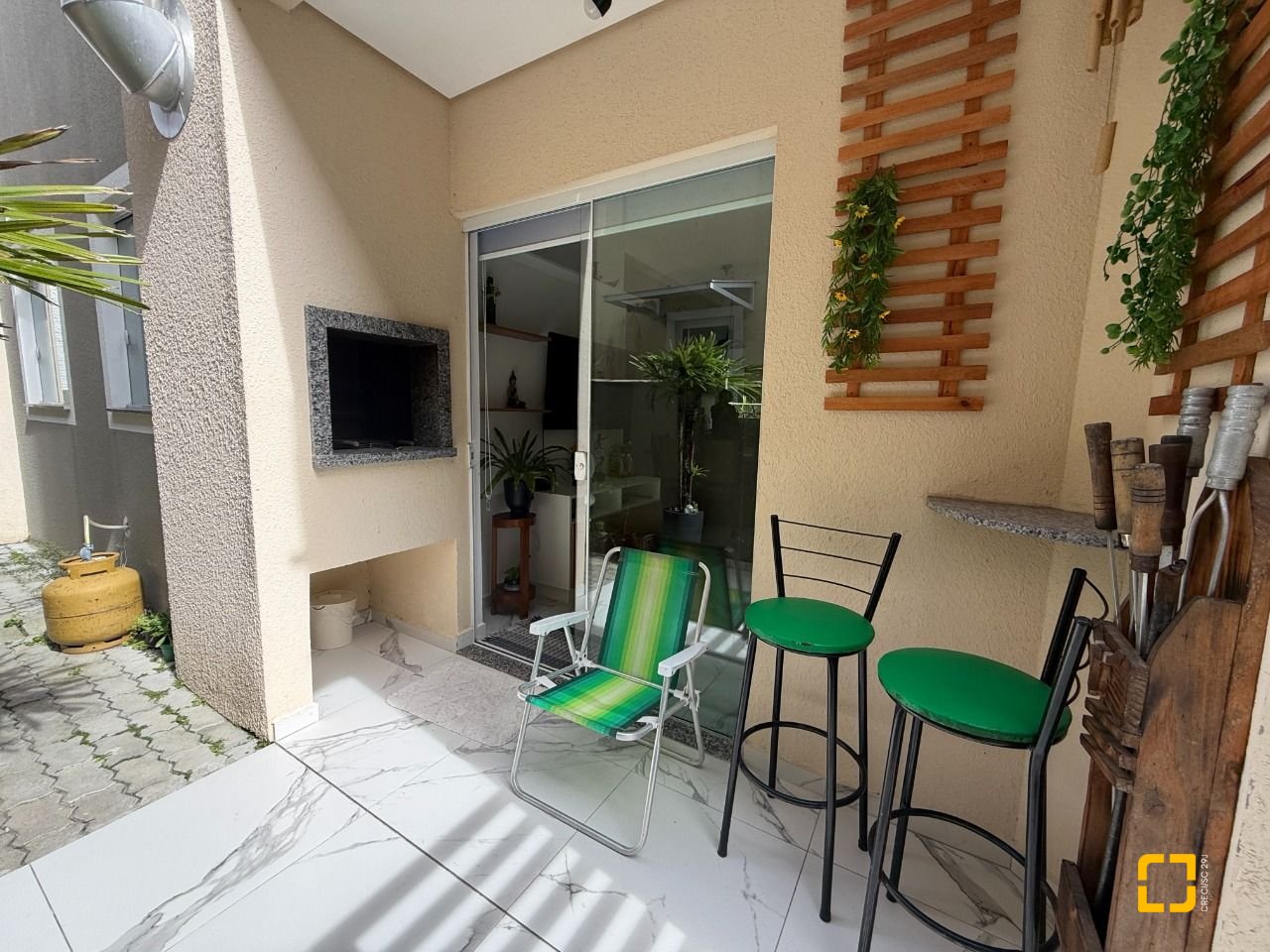 Apartamento com 61m², 3 quartos (sendo 1 suíte), 1 garagem, no bairro Ingleses em Florianópolis