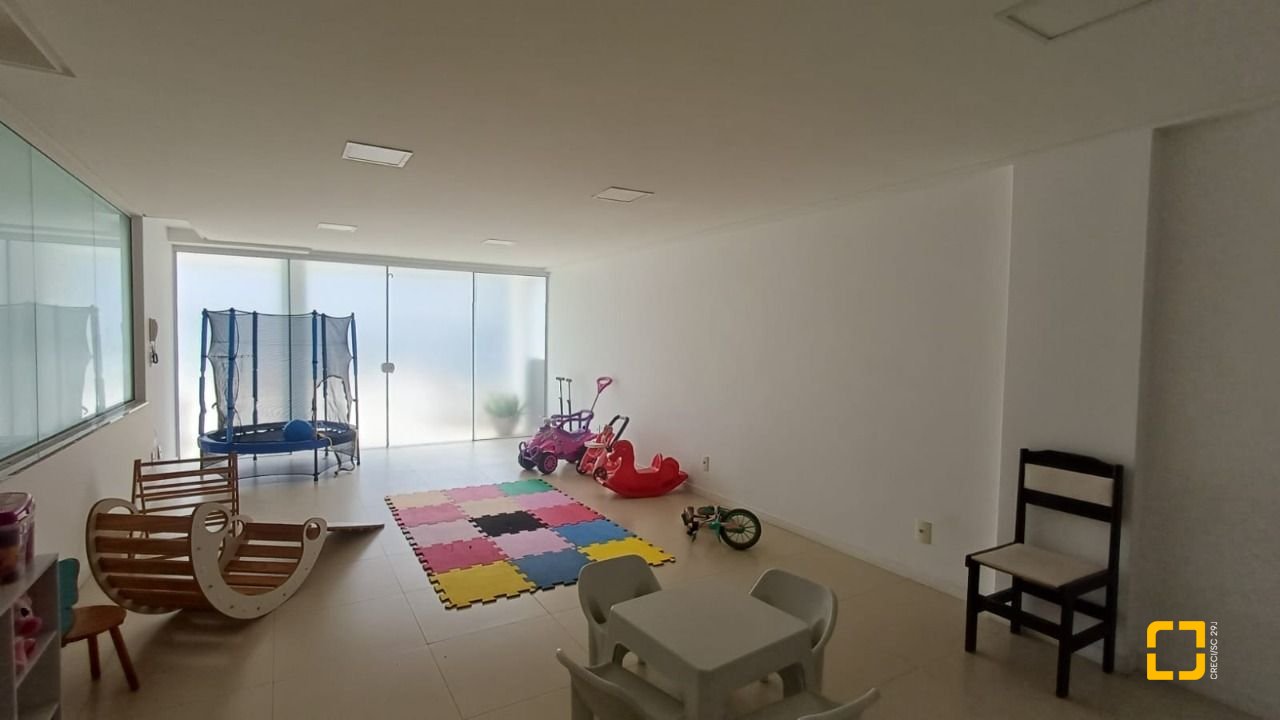 Apartamento com 74m², 3 quartos (sendo 1 suíte), 2 garagens, no bairro Itacorubi em Florianópolis