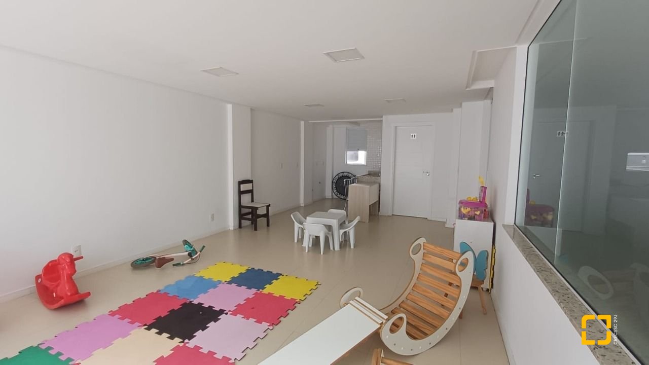 Apartamento com 74m², 3 quartos (sendo 1 suíte), 2 garagens, no bairro Itacorubi em Florianópolis