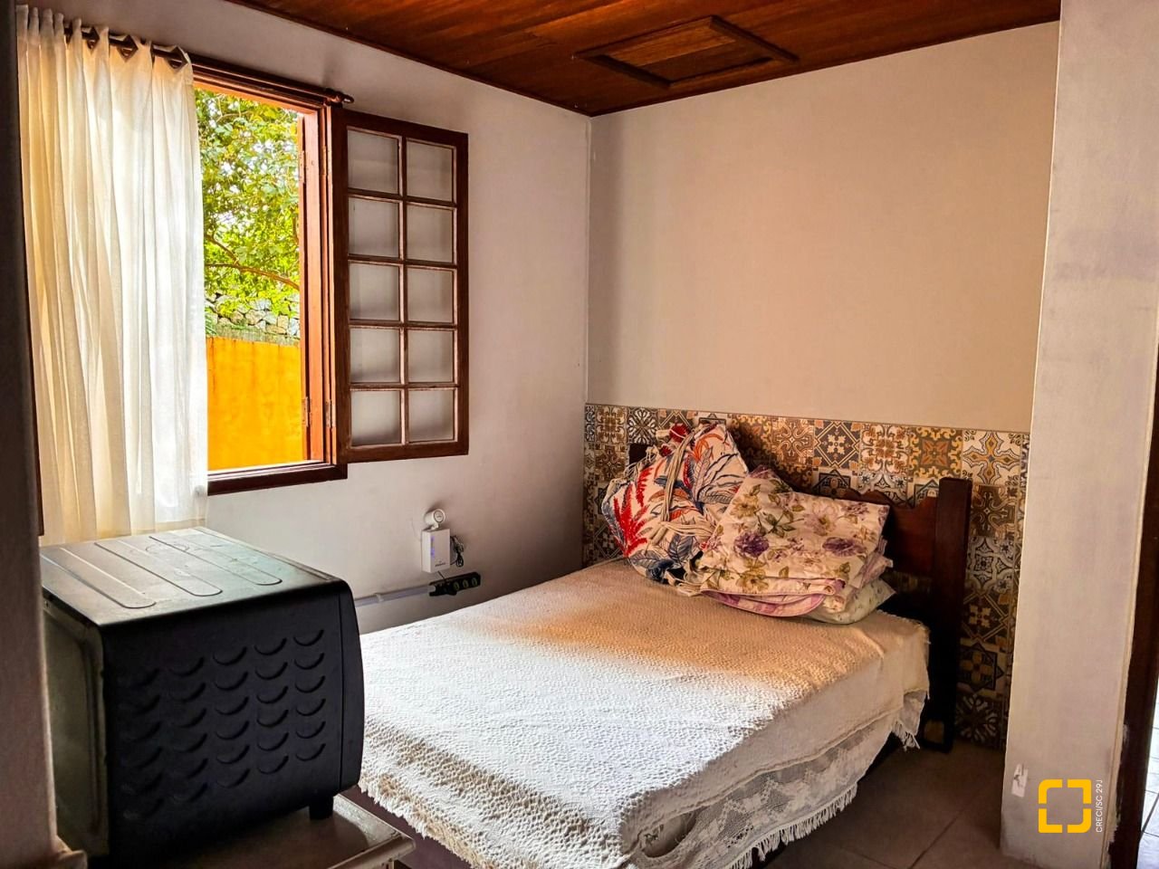 Casa com 250m², 3 quartos (sendo 1 suíte), 2 garagens, no bairro Cacupé em Florianópolis