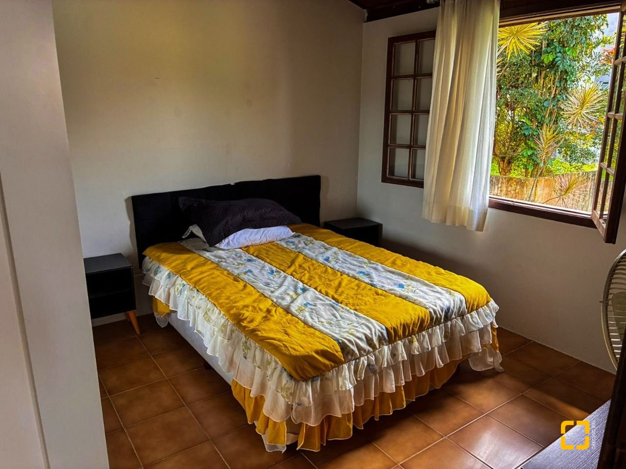 Casa com 250m², 3 quartos (sendo 1 suíte), 2 garagens, no bairro Cacupé em Florianópolis