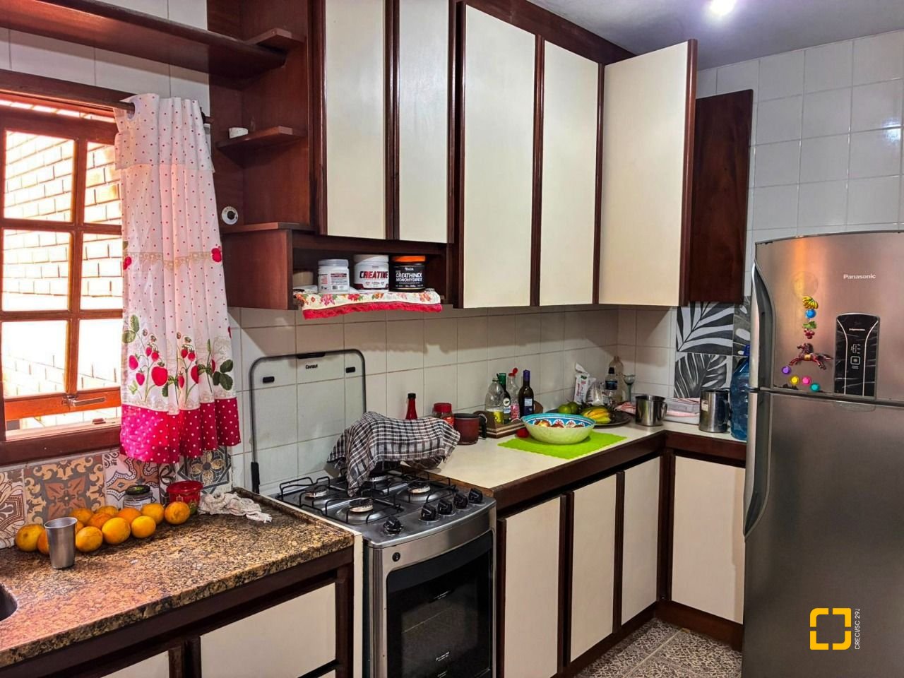 Casa com 250m², 3 quartos (sendo 1 suíte), 2 garagens, no bairro Cacupé em Florianópolis