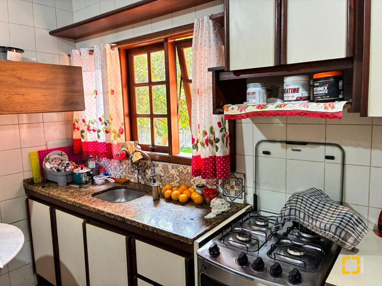 Casa com 250m², 3 quartos (sendo 1 suíte), 2 garagens, no bairro Cacupé em Florianópolis