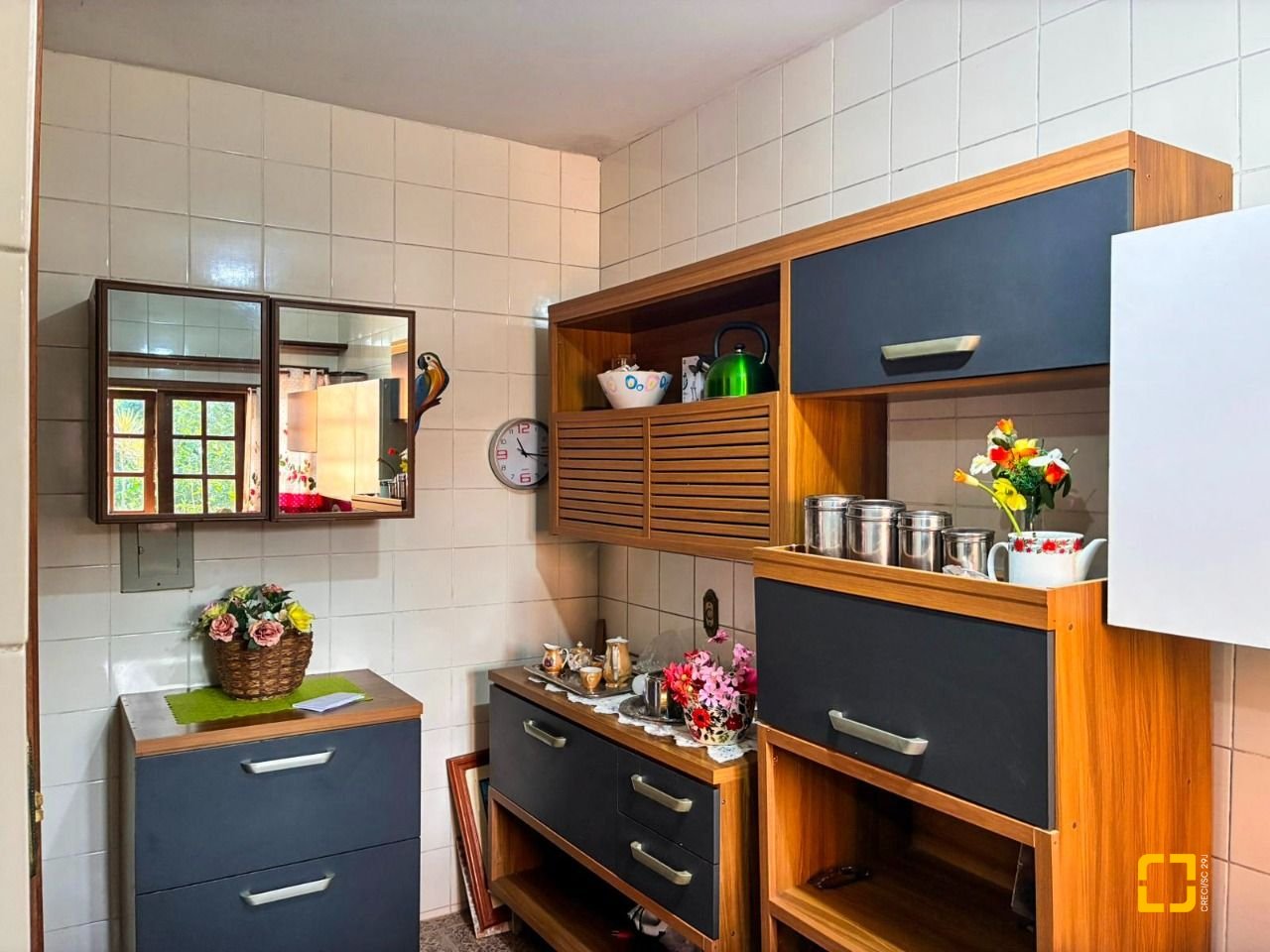 Casa com 250m², 3 quartos (sendo 1 suíte), 2 garagens, no bairro Cacupé em Florianópolis