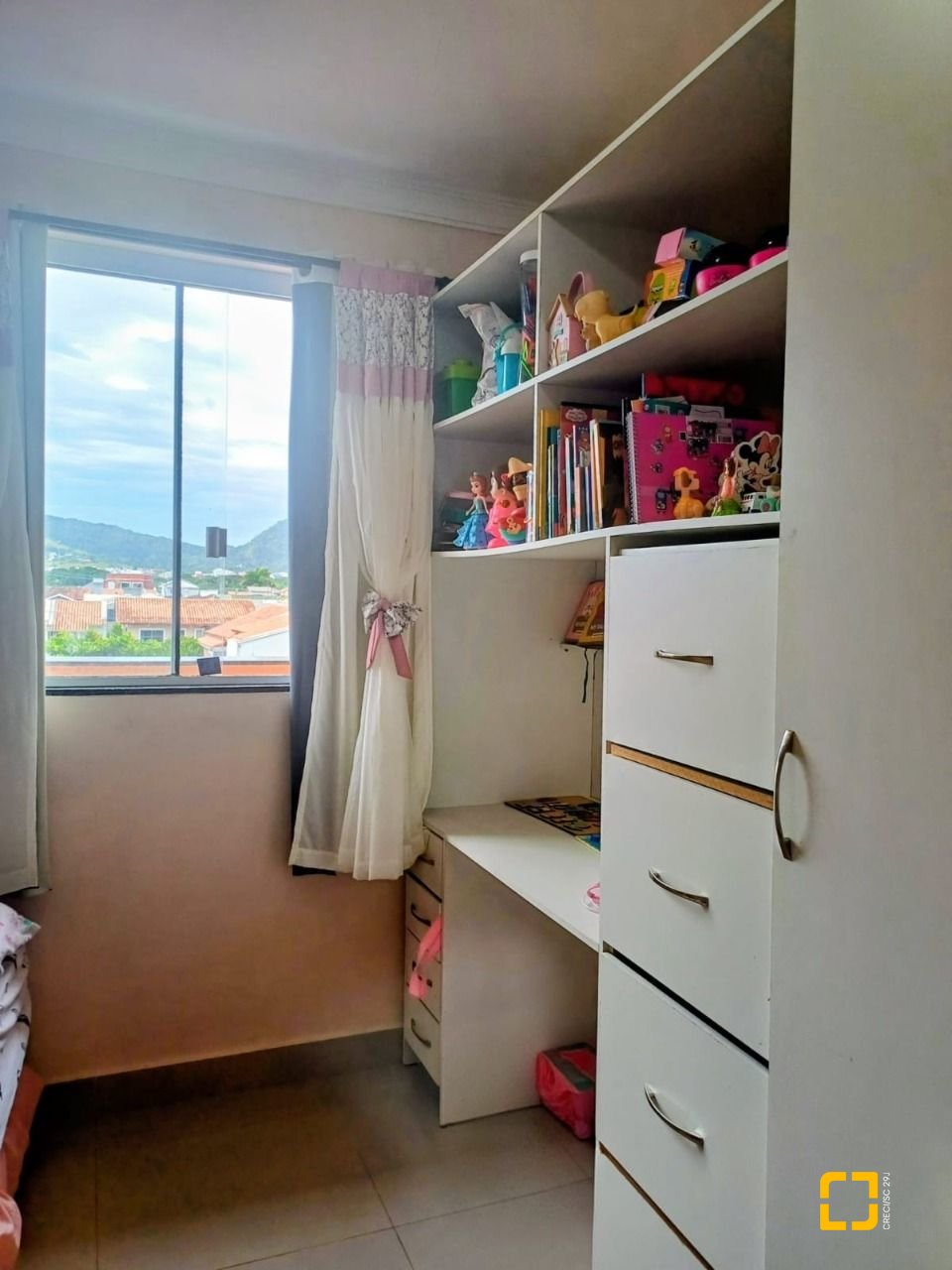Apartamento com 120m², 4 quartos (sendo 1 suíte), 2 garagens, no bairro Ingleses do Rio Vermelho em Florianópolis