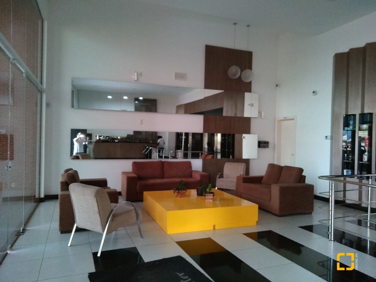 Apartamento com 79m², 3 quartos (sendo 1 suíte), 2 garagens, no bairro Forquilhinha em São José