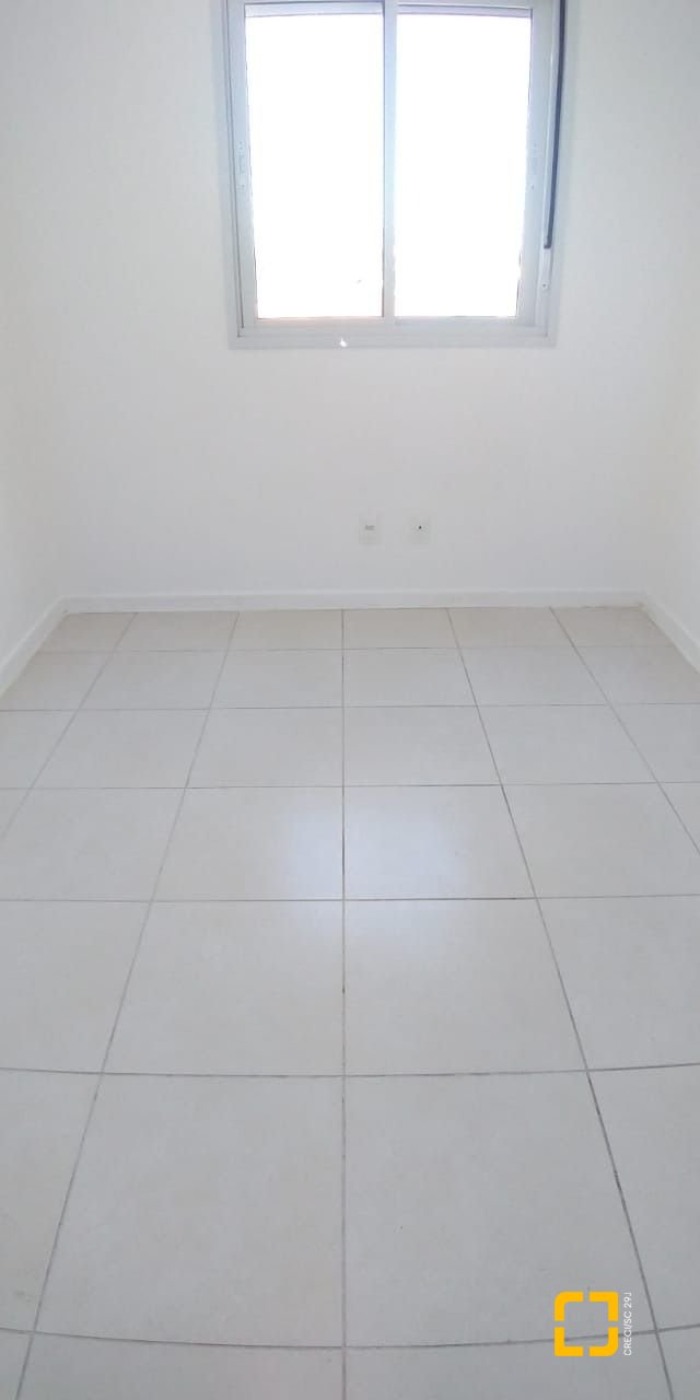 Apartamento com 79m², 3 quartos (sendo 1 suíte), 2 garagens, no bairro Forquilhinha em São José