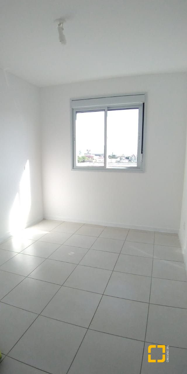 Apartamento com 79m², 3 quartos (sendo 1 suíte), 2 garagens, no bairro Forquilhinha em São José