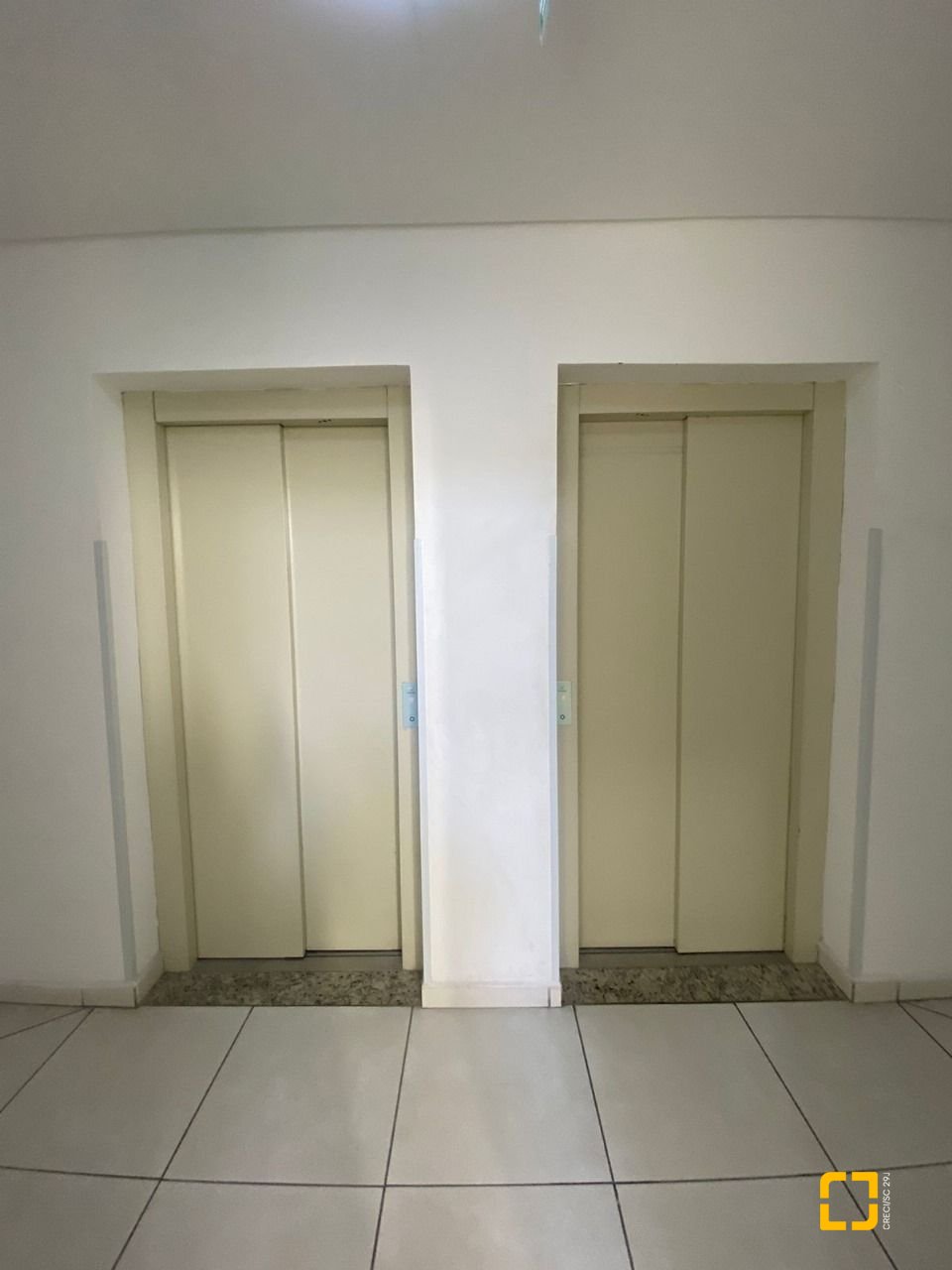 Apartamento com 79m², 3 quartos (sendo 1 suíte), 2 garagens, no bairro Forquilhinha em São José