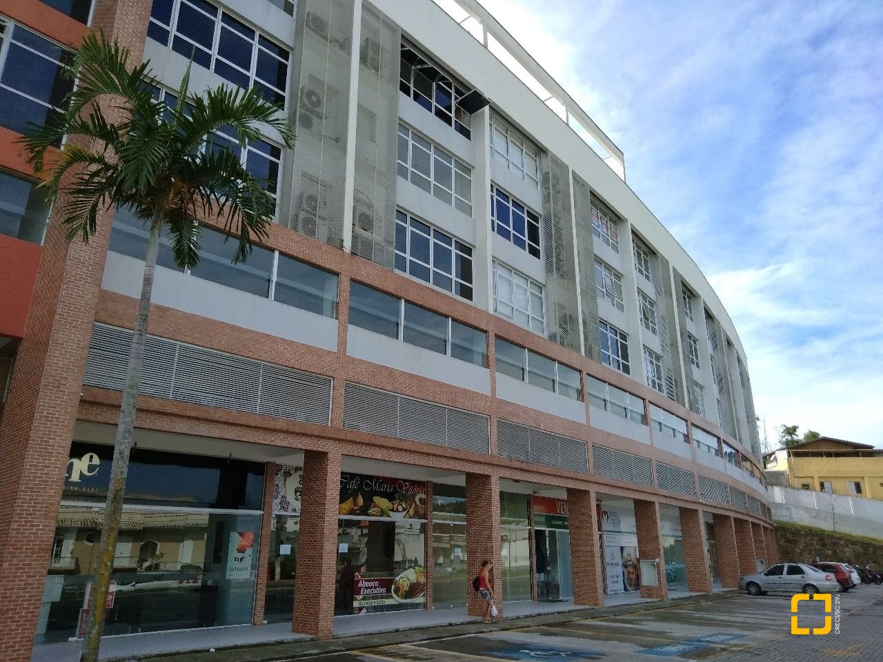 Apartamento com 79m², 3 quartos (sendo 1 suíte), 2 garagens, no bairro Forquilhinha em São José