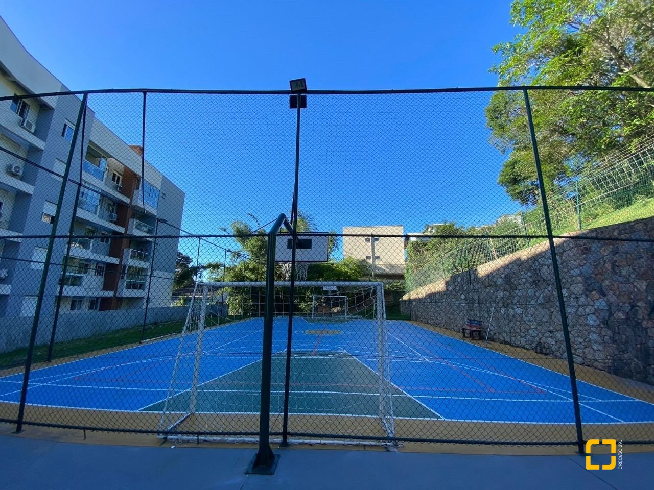 Apartamento com 79m², 3 quartos (sendo 1 suíte), 2 garagens, no bairro Forquilhinha em São José