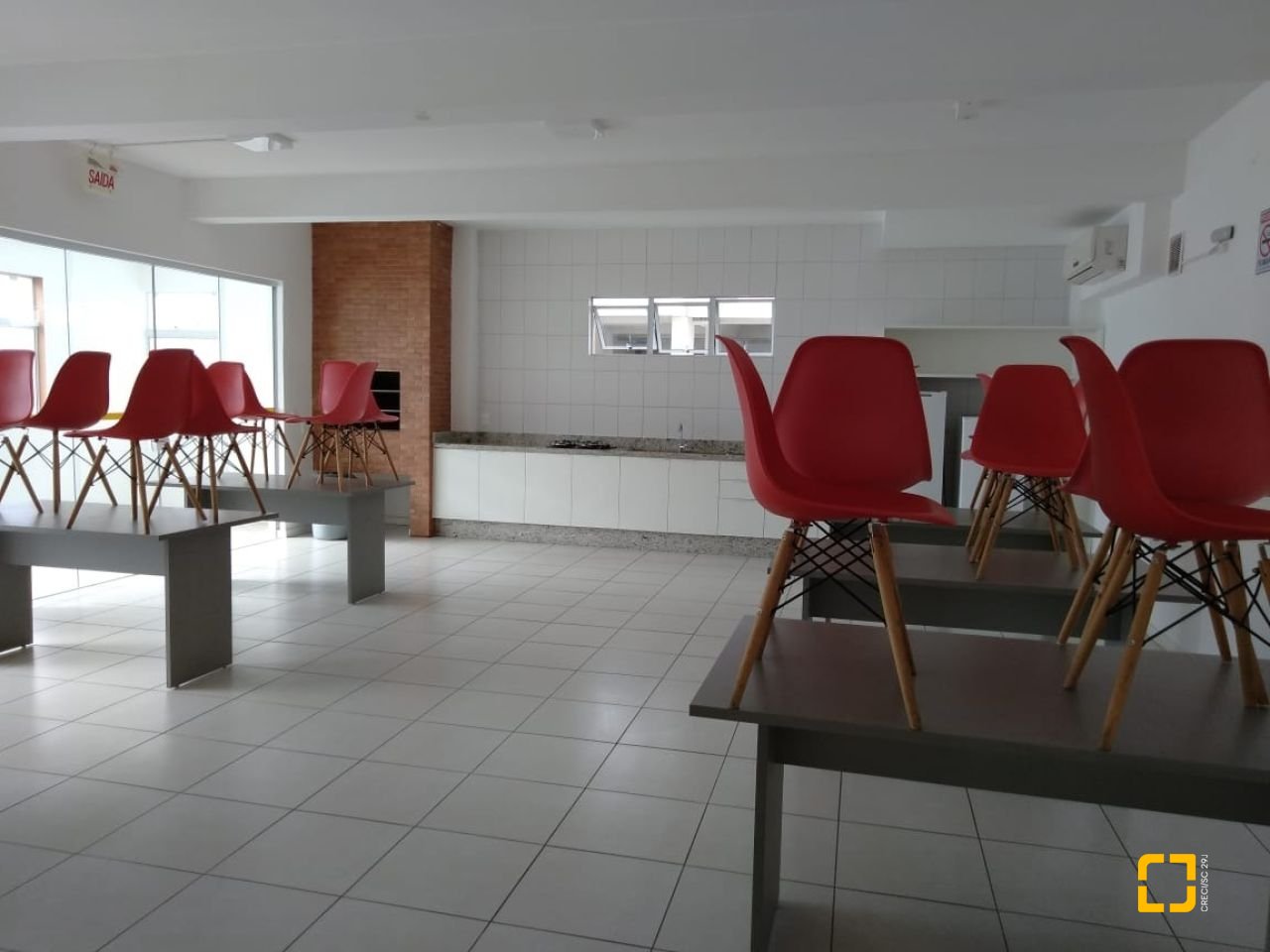Apartamento com 79m², 3 quartos (sendo 1 suíte), 2 garagens, no bairro Forquilhinha em São José