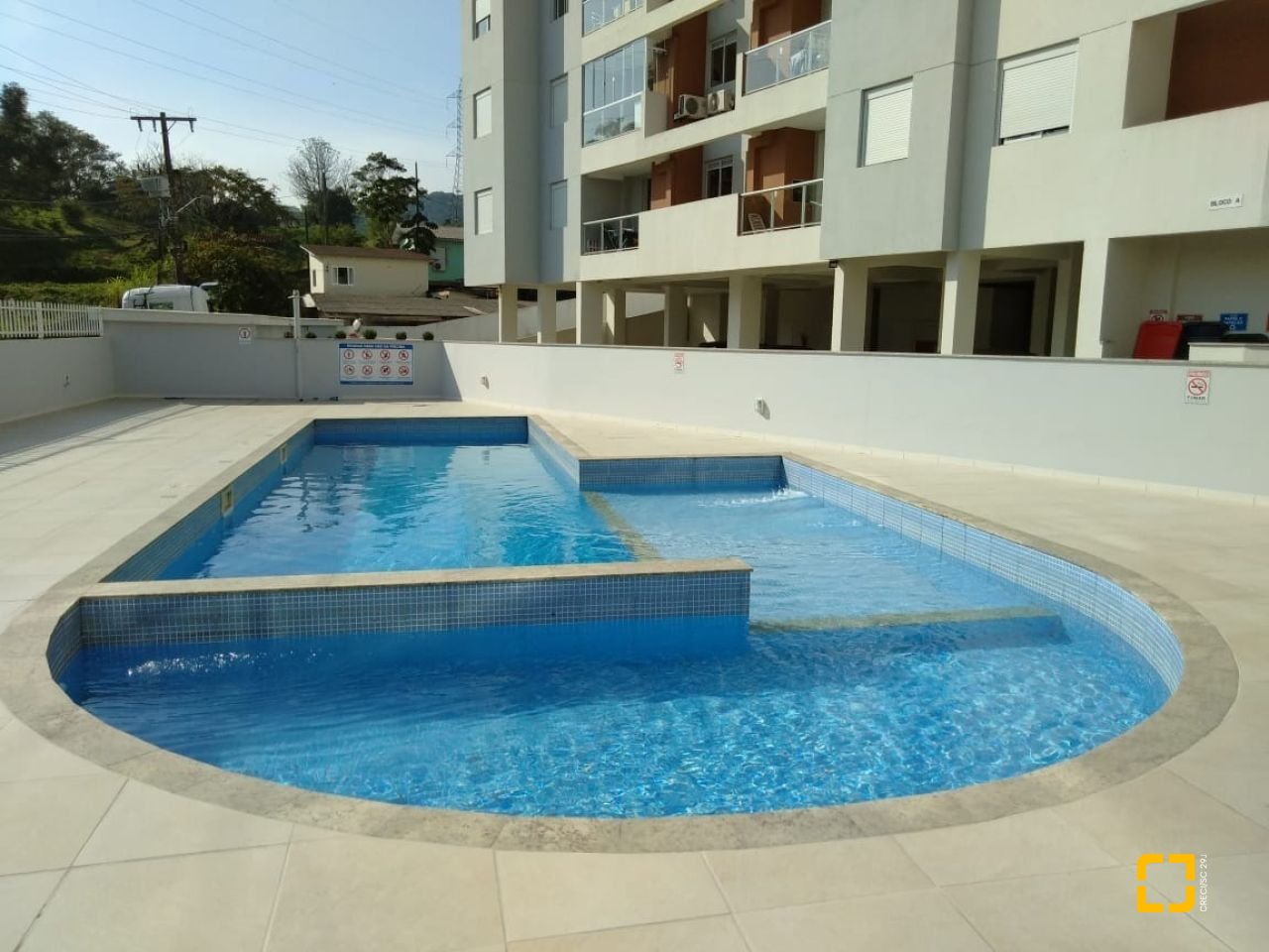 Apartamento com 79m², 3 quartos (sendo 1 suíte), 2 garagens, no bairro Forquilhinha em São José